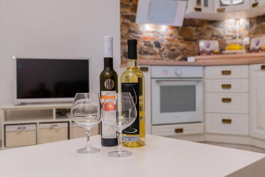 Provensalsky Rodinny Apartman Mandolina Bojnice Extérieur photo